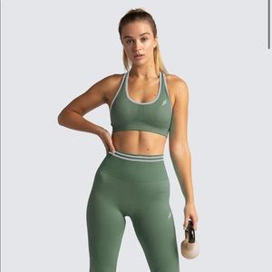 DOYOUEVEN DYE scrunch seamless crop / sports bra